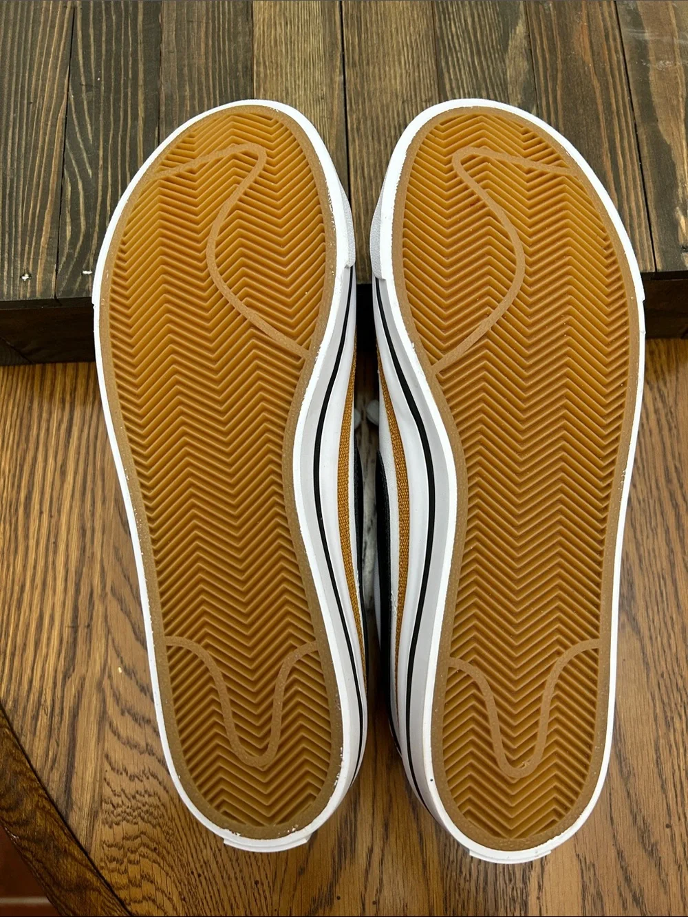 NWT Nike White Leather Sneakers with Black Swoosh and Gold Trim W9 M7.5